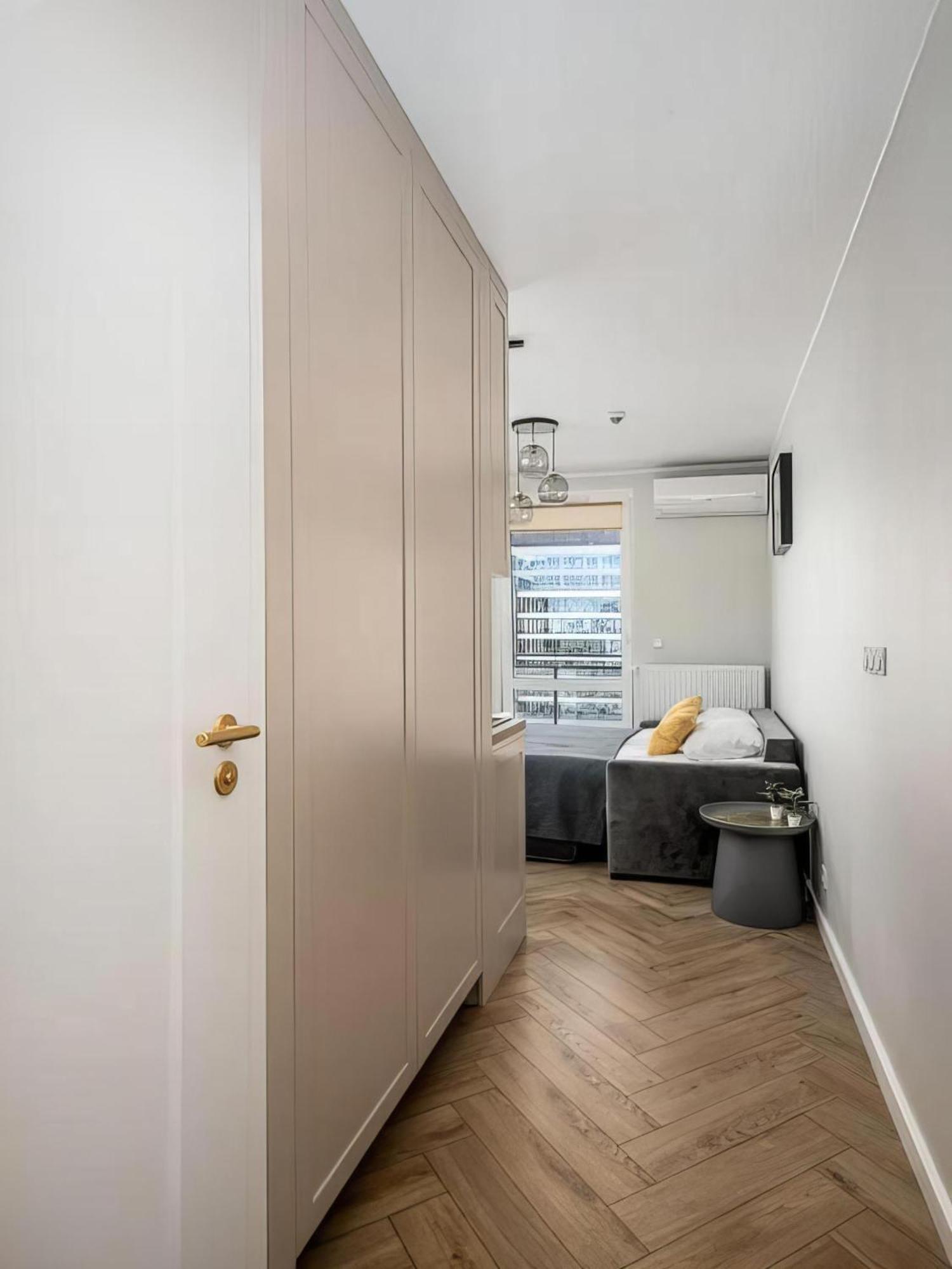 77 Wiktoryn Studio Apartment Varşovia Exterior foto